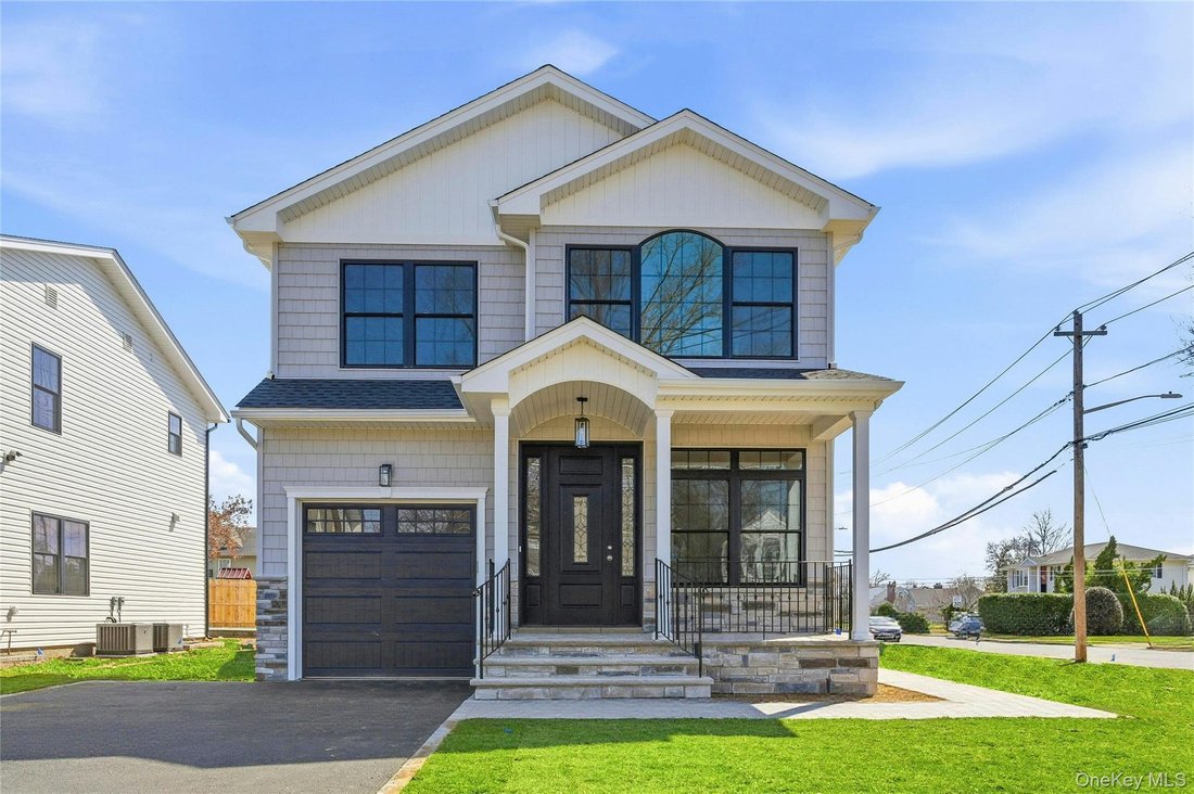 House in Wantagh, New York, United States 1 - 17548879