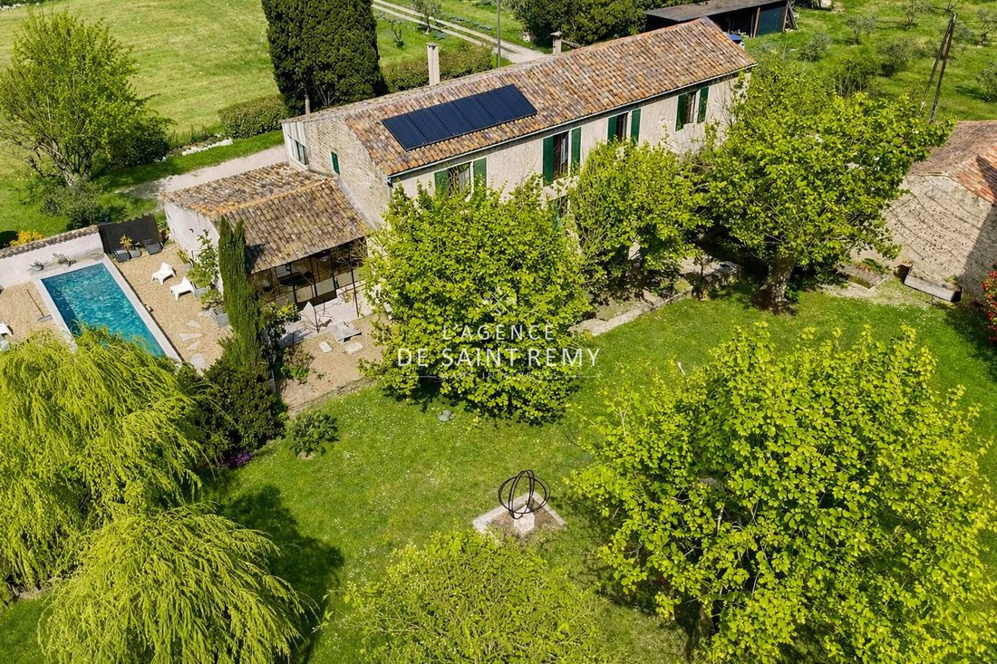 Villa in Saint-Rémy-de-Provence, Provence-Alpes-Côte d'Azur, France 1 - 17553274