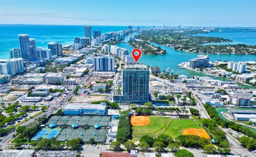 Condo in Miami Beach, Florida, United States 1
