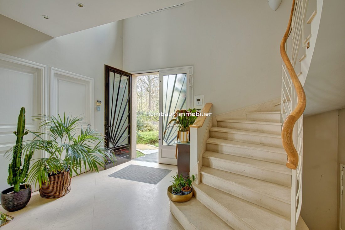 Villa in Bourg-La Feuillaume Nord, La Celle-Saint-Cloud, France 2 - 17554281