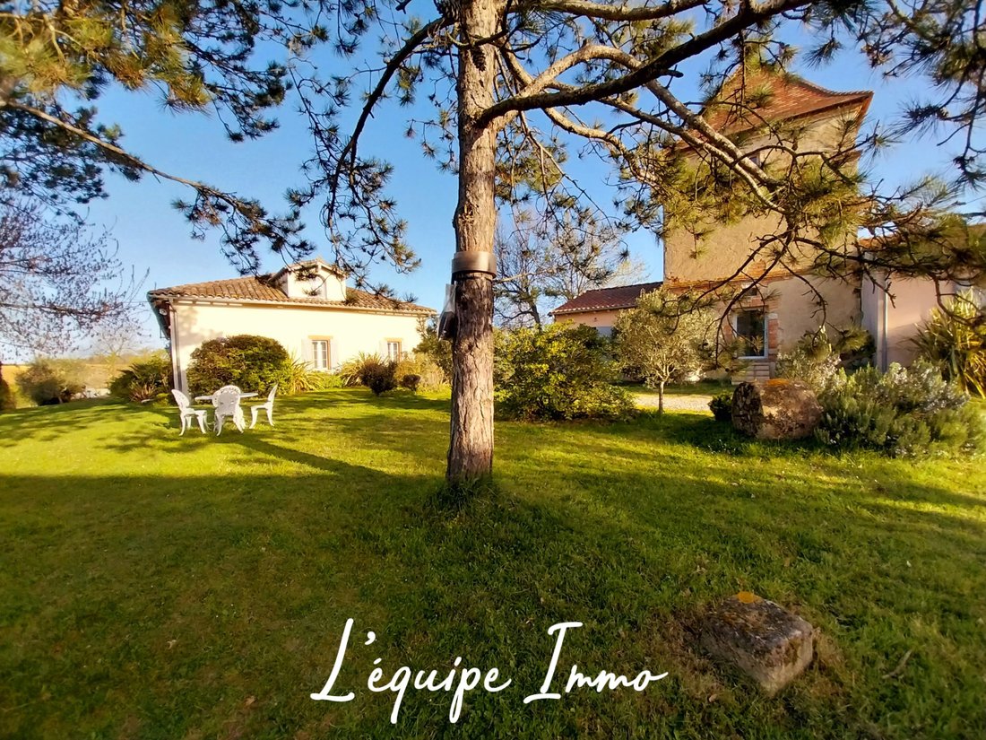 Estate in Saint-Lys, Occitania, France 2 - 17552596