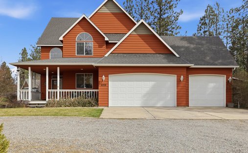 House in Nine Mile Falls, Washington, United States 1