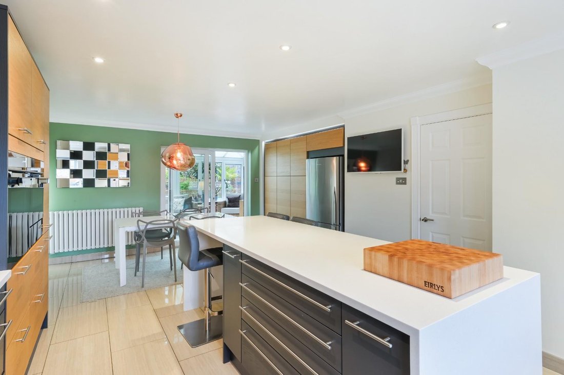 House in North Looe, Epsom and Ewell, England 4 - 17551581