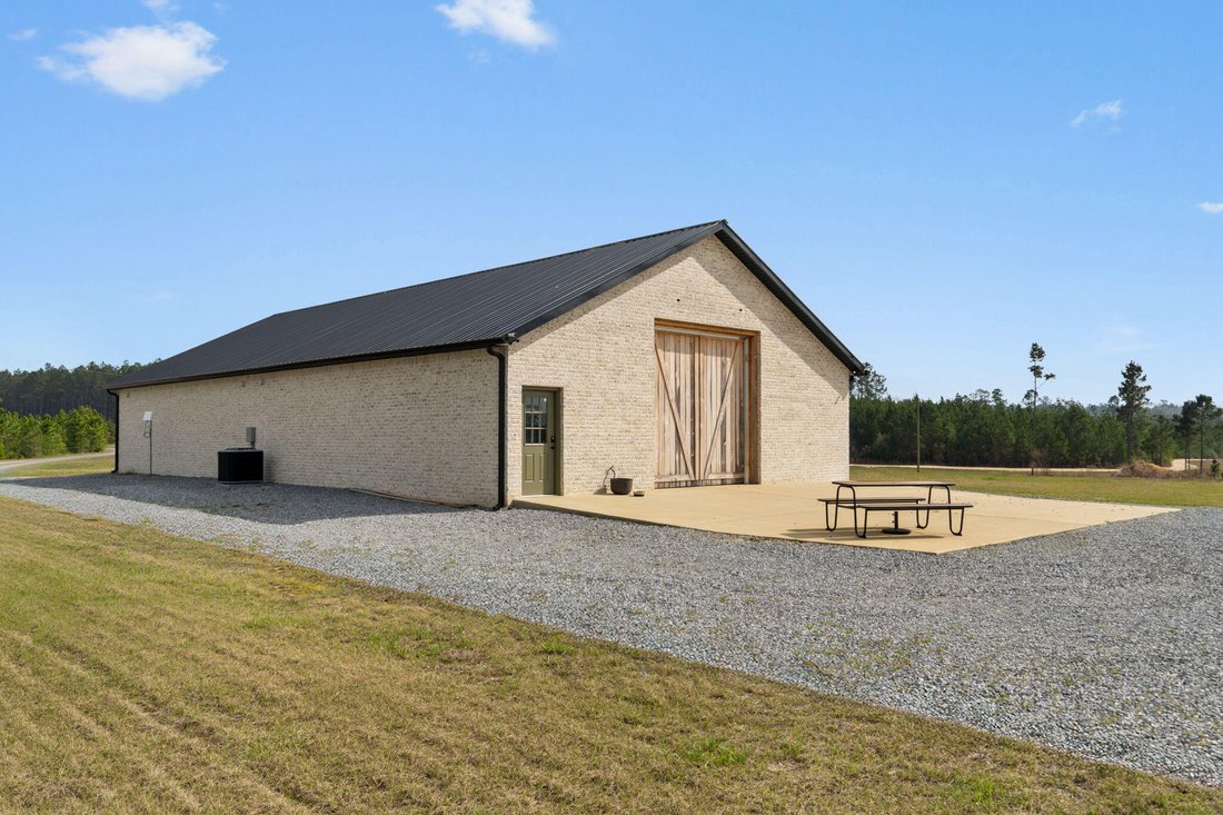 Farm Ranch in DeFuniak Springs, Florida, United States 1 - 17550436