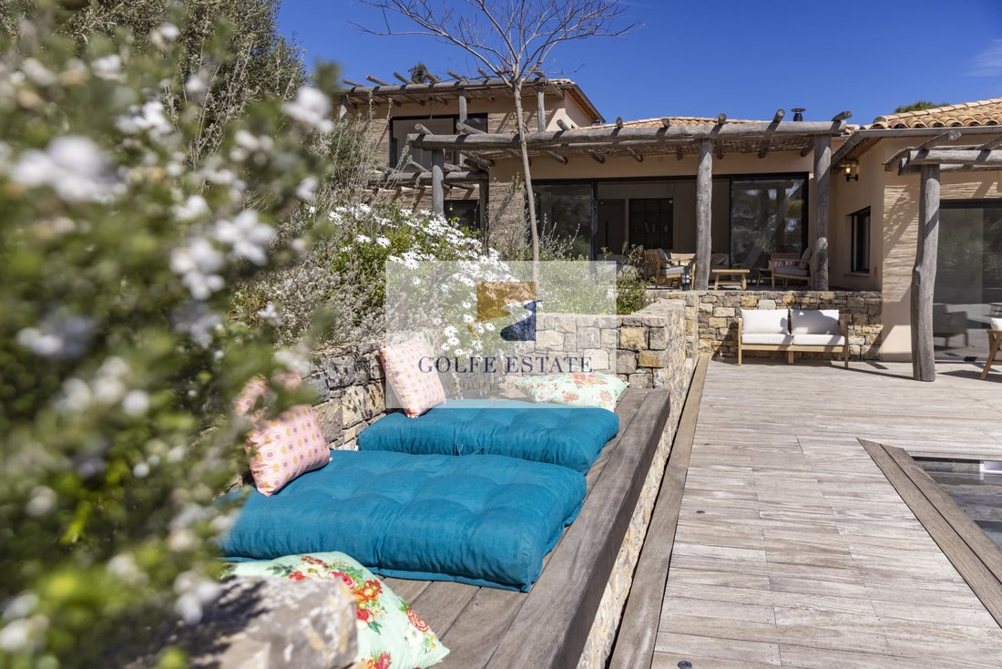 Villa in La Croix-Valmer, Provence-Alpes-Côte d'Azur, France 2 - 17552696