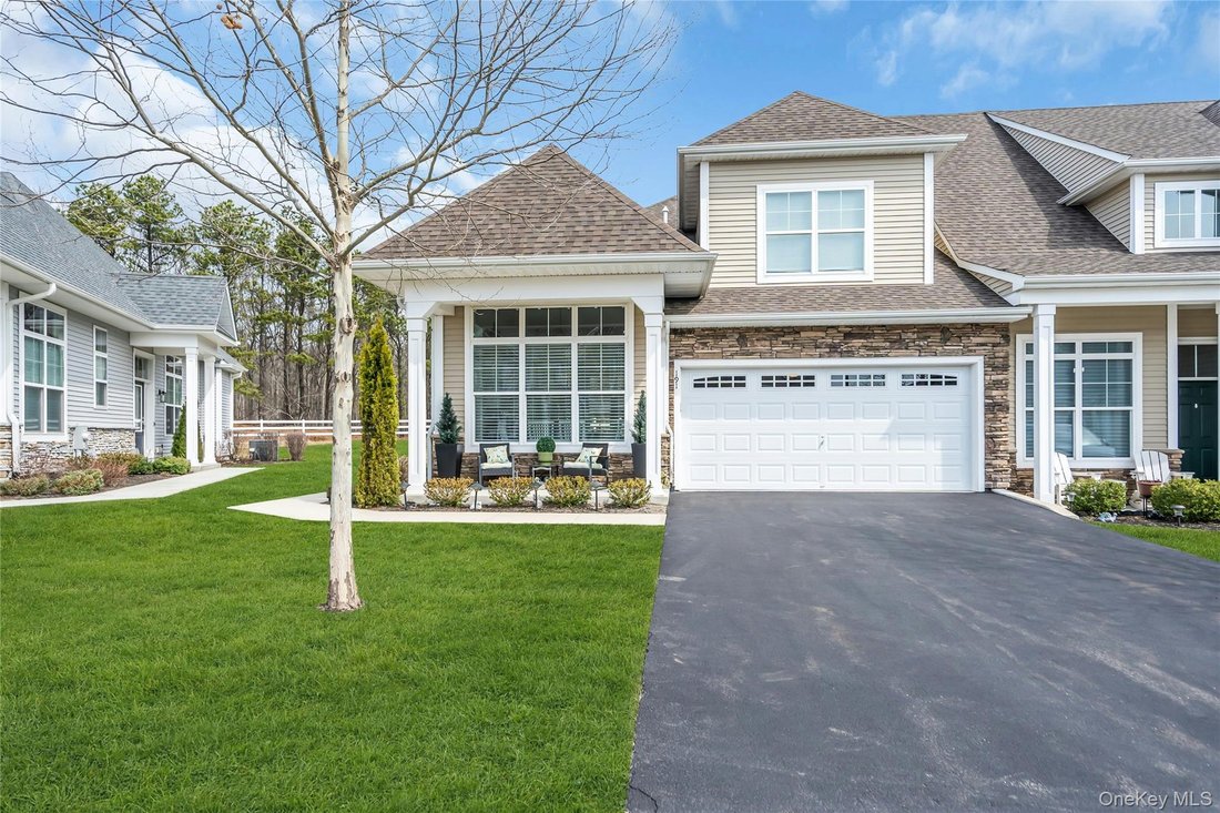 Condo in Yaphank, New York, United States 2 - 17549778