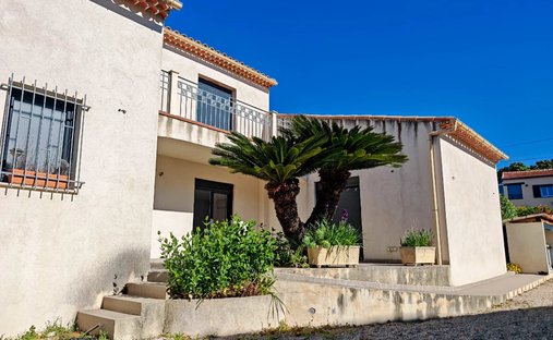 House in Plans, Villeneuve-Loubet, France 1