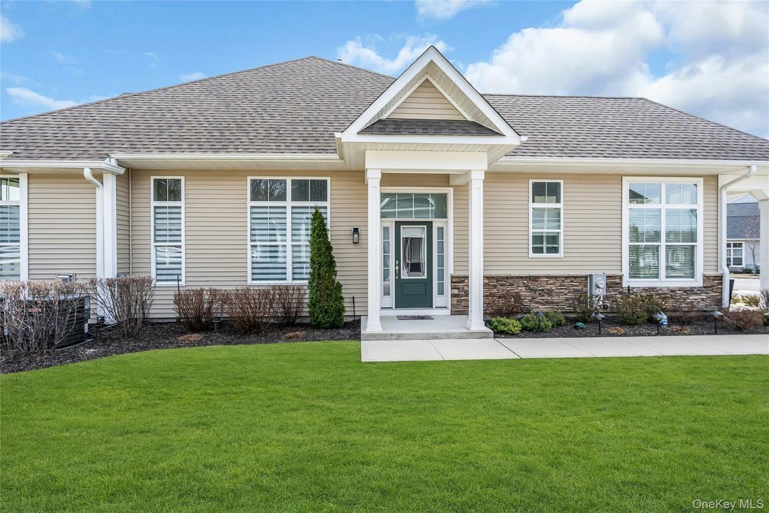 Condo in Yaphank, New York, United States 4 - 17549778