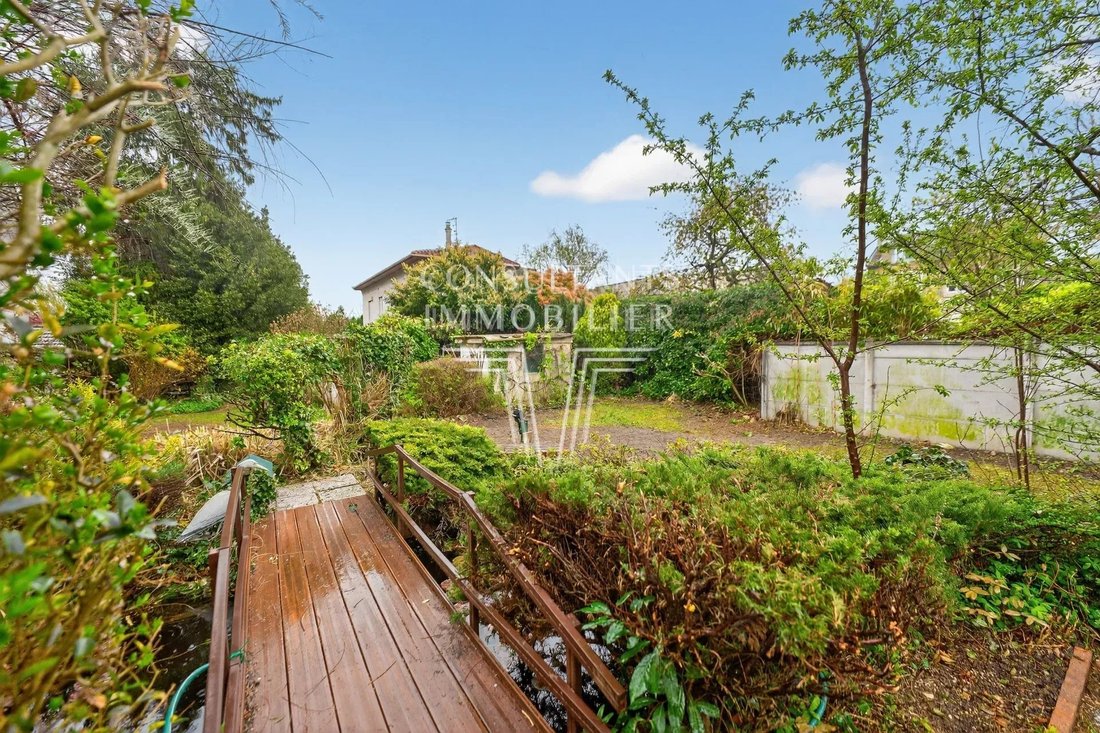 House in Espaces Jeunes, Issy-les-Moulineaux, France 5 - 17491822