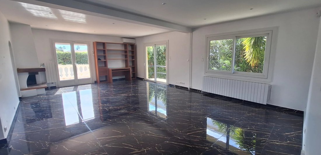 Villa in Bouches du Loup, Villeneuve-Loubet, France 5 - 17550304
