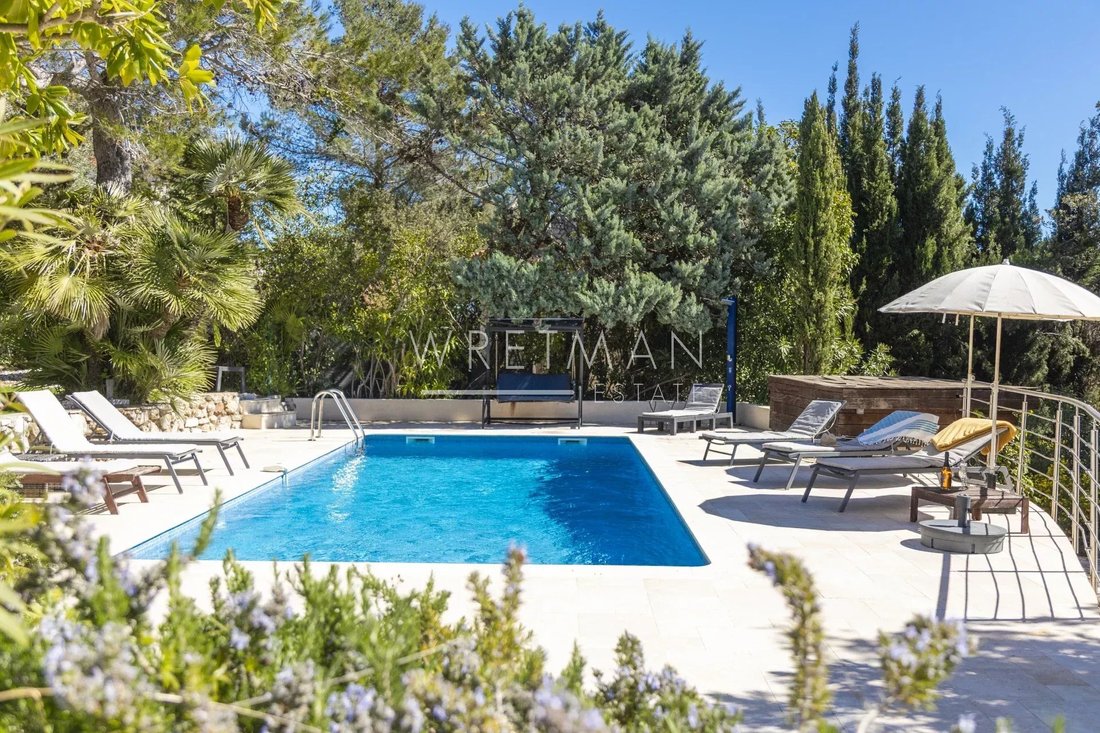 Villa in Mandelieu-la-Napoule, Provence-Alpes-Côte d'Azur, France 2 - 17464865