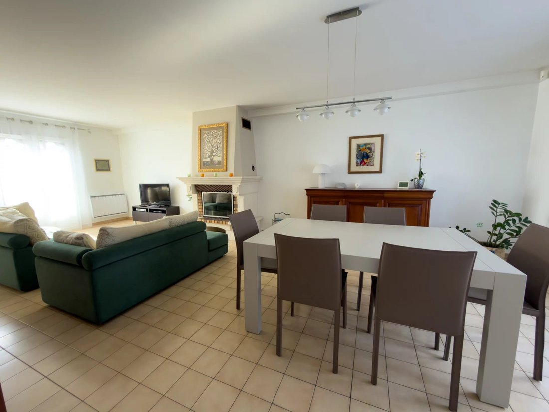 House in Les Pavillons-sous-Bois, Ile-de-France, France 1 - 17550150