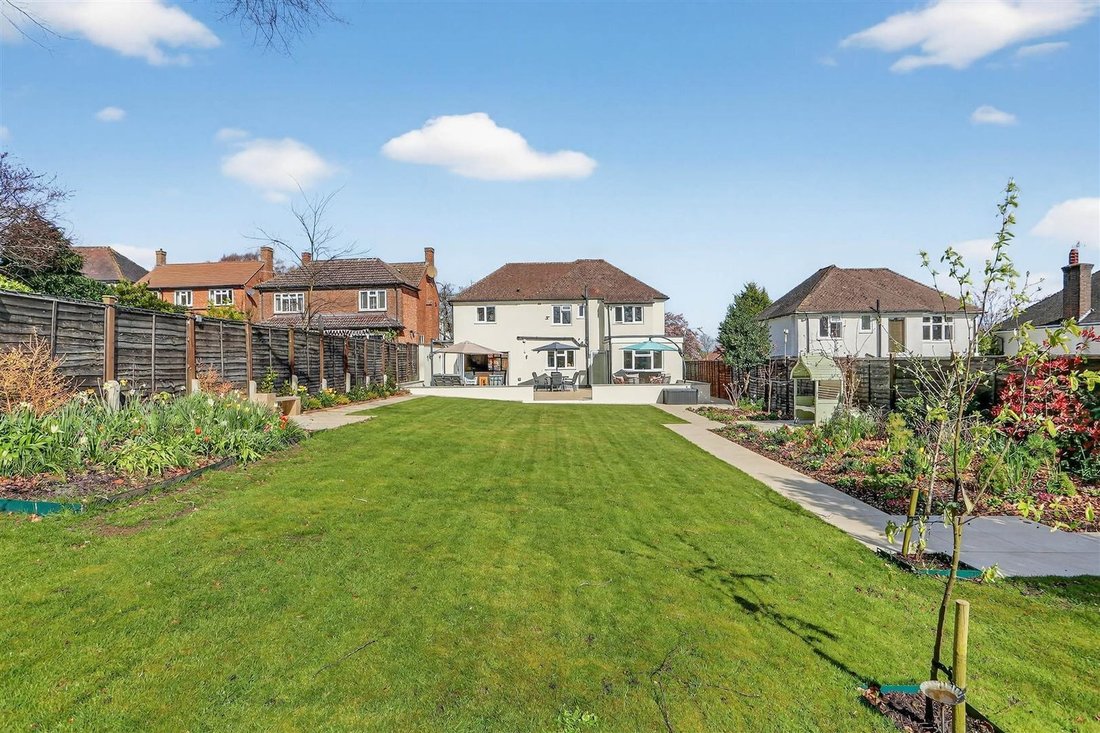 House in Epsom and Ewell, England 4 - 17551531