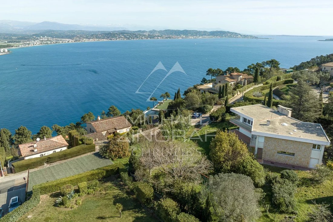 Villa in Théoule-sur-Mer, Provence-Alpes-Côte d'Azur, France 1 - 14136543