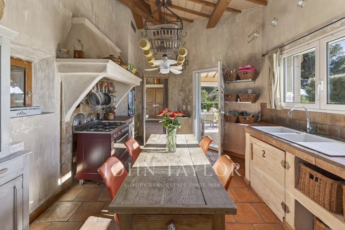Villa in Saint-Cyr-sur-Mer, Provence-Alpes-Côte d'Azur, France 5 - 17550323