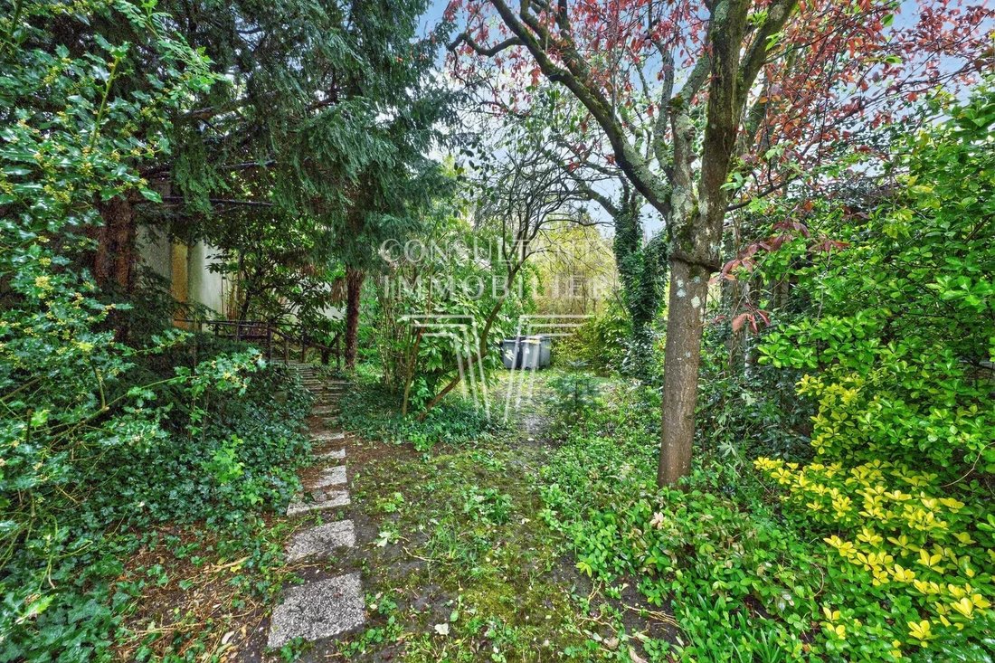 House in Espaces Jeunes, Issy-les-Moulineaux, France 3 - 17491822