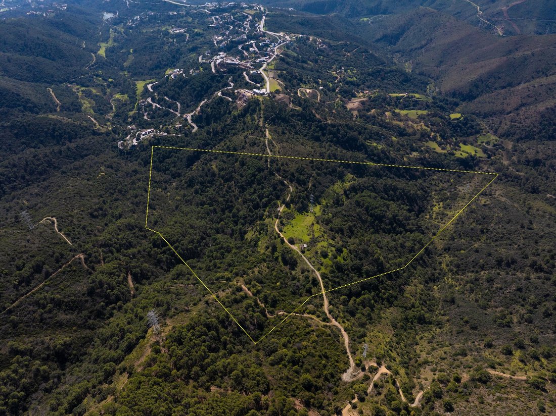 Land in Benahavis, Andalusia, Spain 1 - 17553884