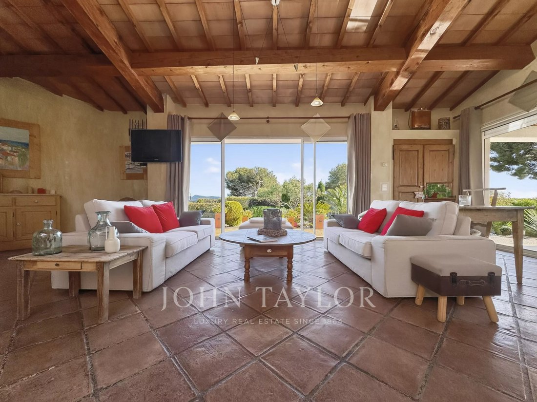 Villa in Saint-Cyr-sur-Mer, Provence-Alpes-Côte d'Azur, France 3 - 17550323
