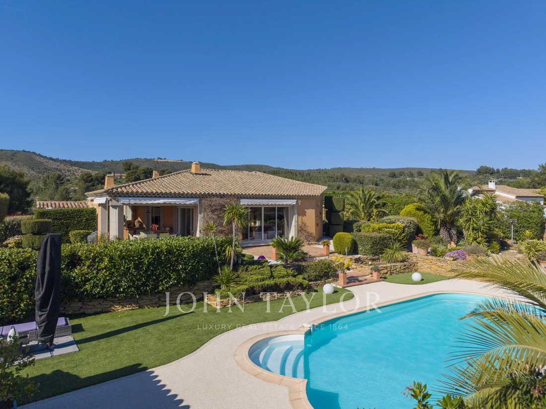 Villa in Saint-Cyr-sur-Mer, Provence-Alpes-Côte d'Azur, France 2 - 17550323