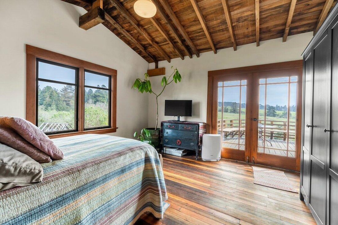 Loleta, California, United States 5 - 17550921