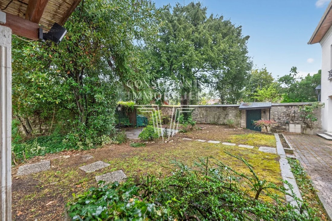 House in Espaces Jeunes, Issy-les-Moulineaux, France 4 - 17491822