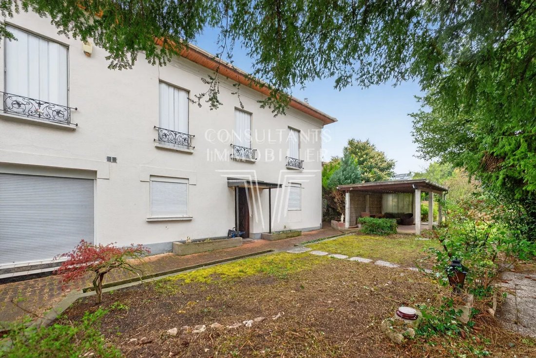 House in Espaces Jeunes, Issy-les-Moulineaux, France 1 - 17491822