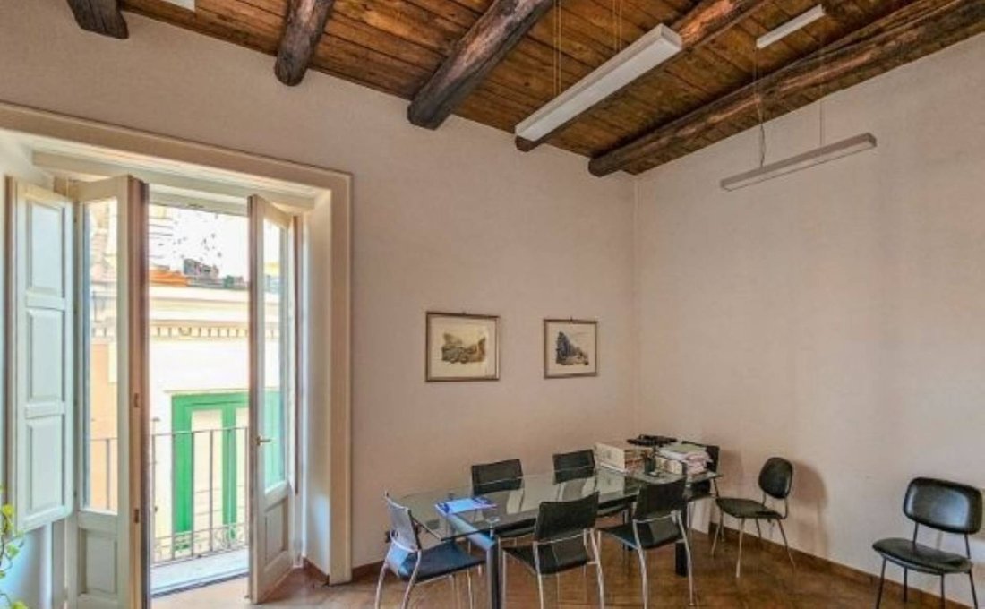 Apartment in Center, Salerno, Campania 3 - 16482665