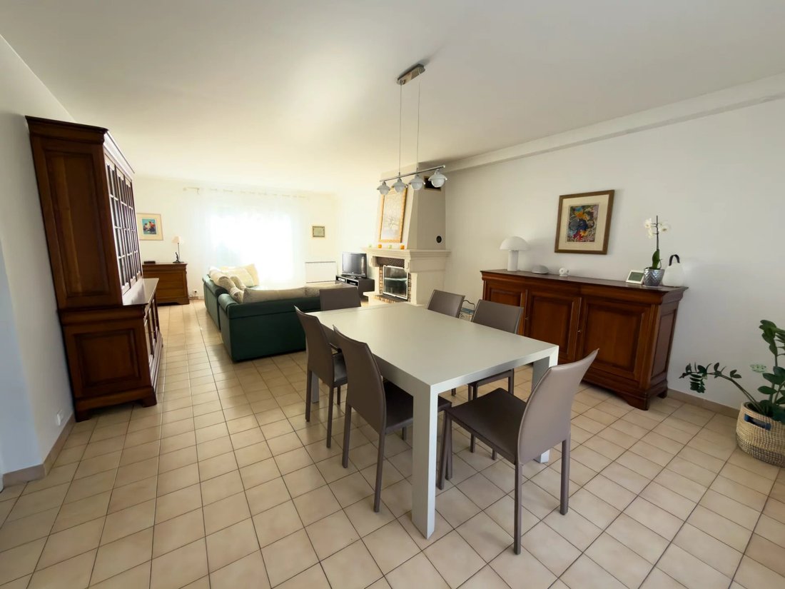 House in Les Pavillons-sous-Bois, Ile-de-France, France 5 - 17550150
