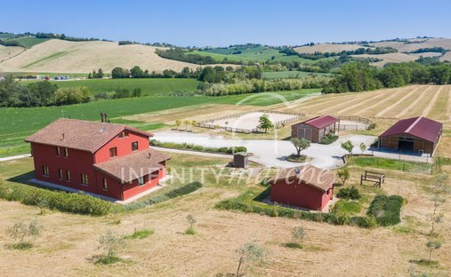 Maisons de campagne à Montegranaro, Marches, Italie 1