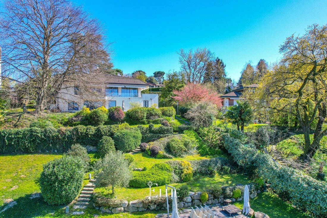 Villa in Buguggiate, Lombardy, Italy 2 - 17067646