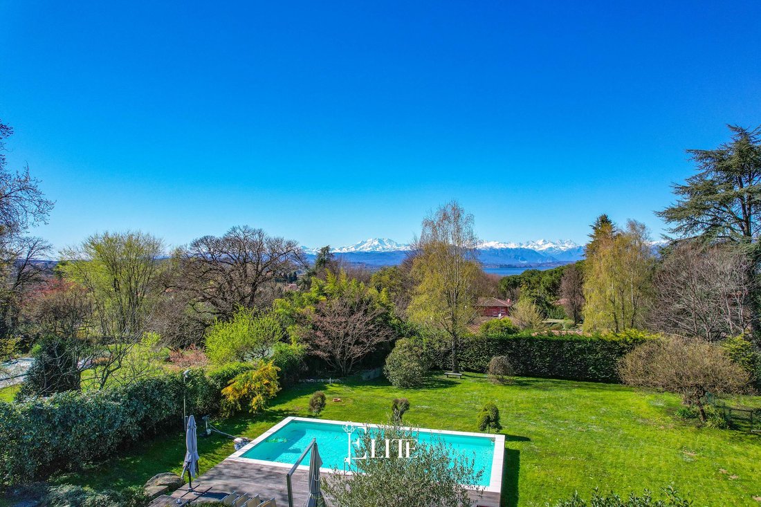 Villa in Buguggiate, Lombardy, Italy 4 - 17067646