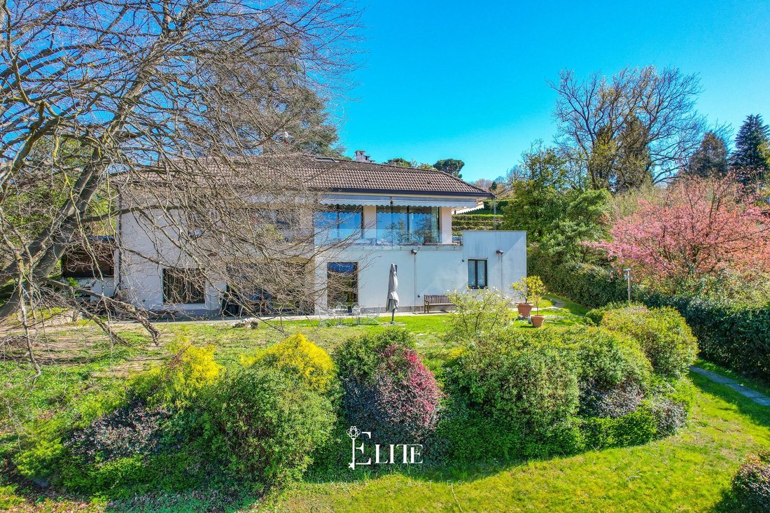 Villa in Buguggiate, Lombardy, Italy 3 - 17067646