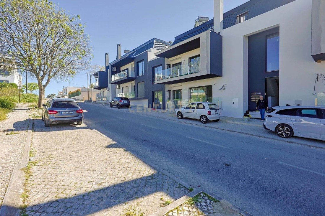 Apartment in Charneca de Caparica e Sobreda, Setubal, Portugal 1 - 17555356