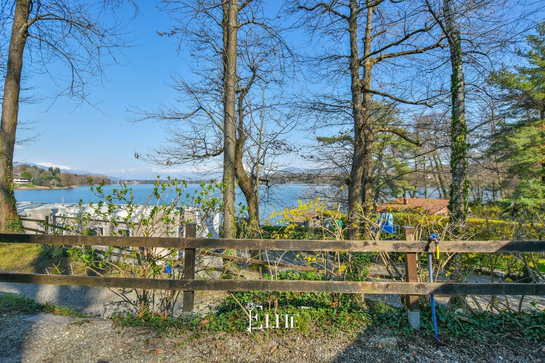 Villa in Comabbio, Lombardy, Italy 2 - 17212674