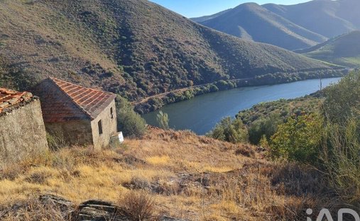Land in Urros e Peredo dos Castelhanos, Bragança, Portugal 1