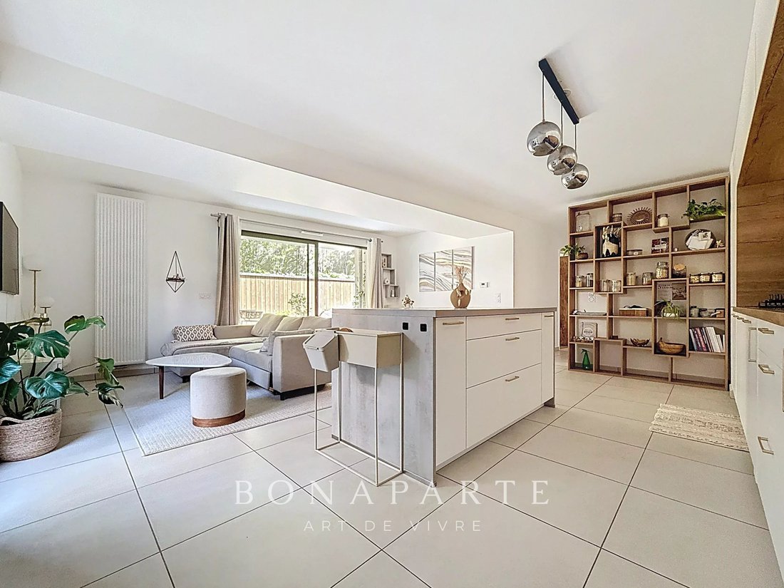 Apartment in Divonne-les-Bains, Auvergne-Rhône-Alpes, France 3 - 17555782