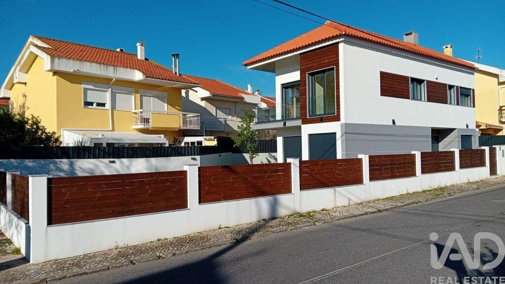 Townhouse in Algueirao-Mem Martins, Lisbon, Portugal 1 - 17556173