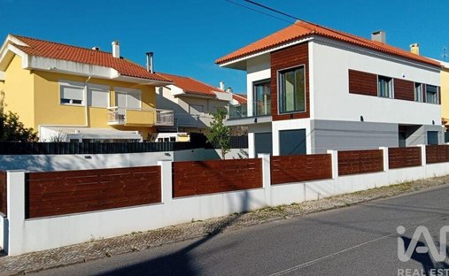 Townhouse in Algueirao-Mem Martins, Lisbon, Portugal 1
