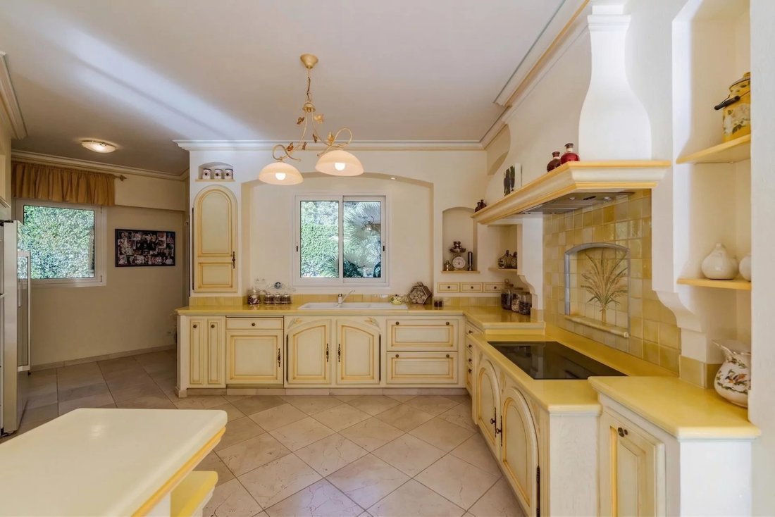 Villa in Mougins, Provence-Alpes-Côte d'Azur, France 4 - 17555707