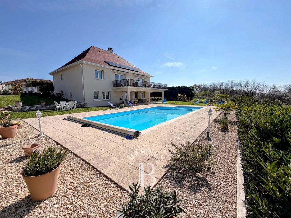 Villa in Creuzier-le-Vieux, Auvergne-Rhône-Alpes, France 2 - 17555755