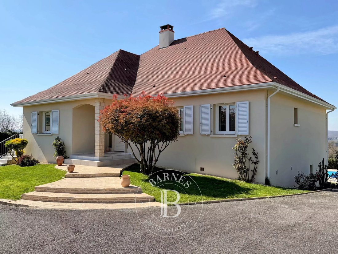 Villa in Creuzier-le-Vieux, Auvergne-Rhône-Alpes, France 1 - 17555755