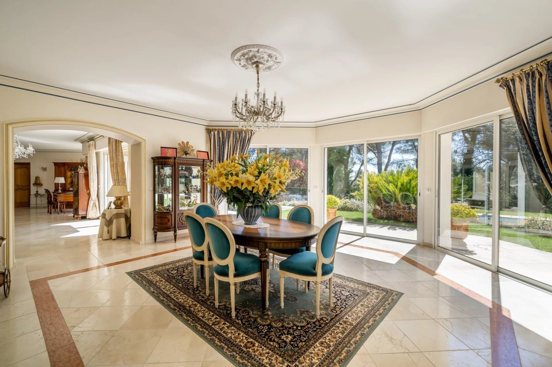 Villa in Mougins, Provence-Alpes-Côte d'Azur, France 2 - 17555707