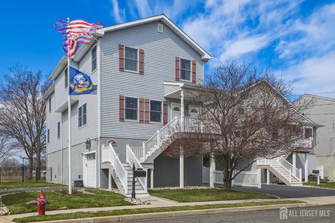 House in Union Beach, New Jersey, United States 1 - 17555803