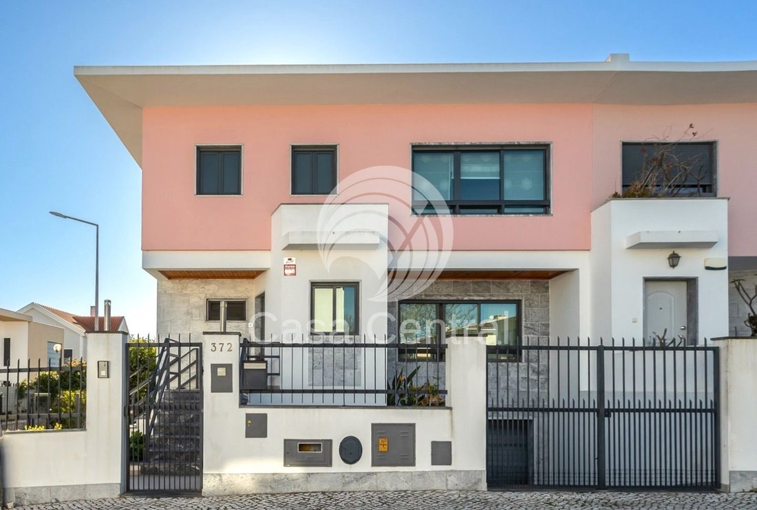 House in Sao Domingos de Rana, Lisbon, Portugal 1 - 17555648