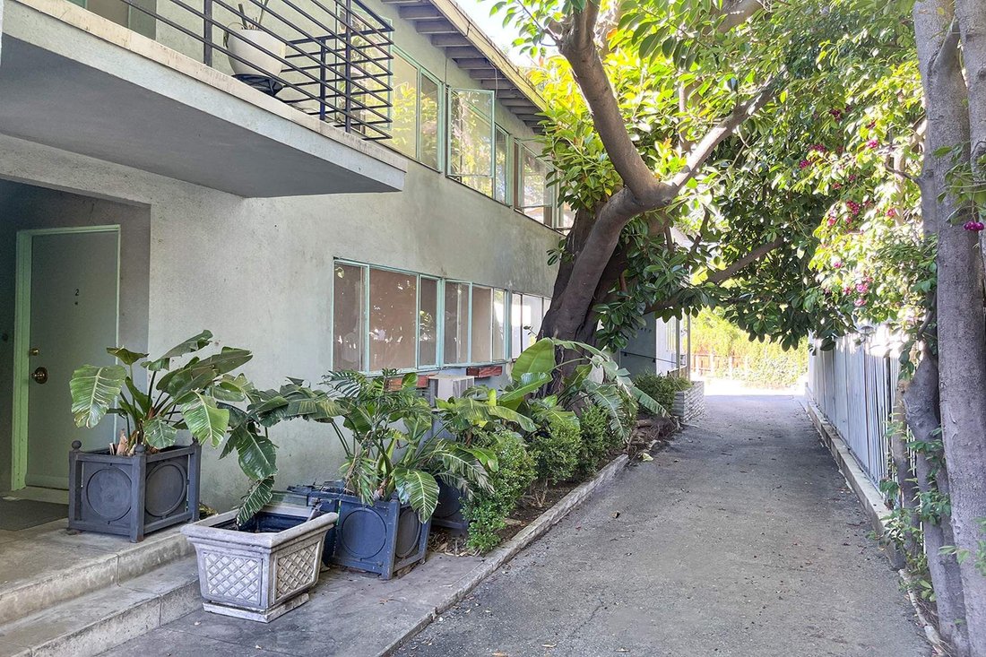Los Angeles, California, United States 4 - 17556288