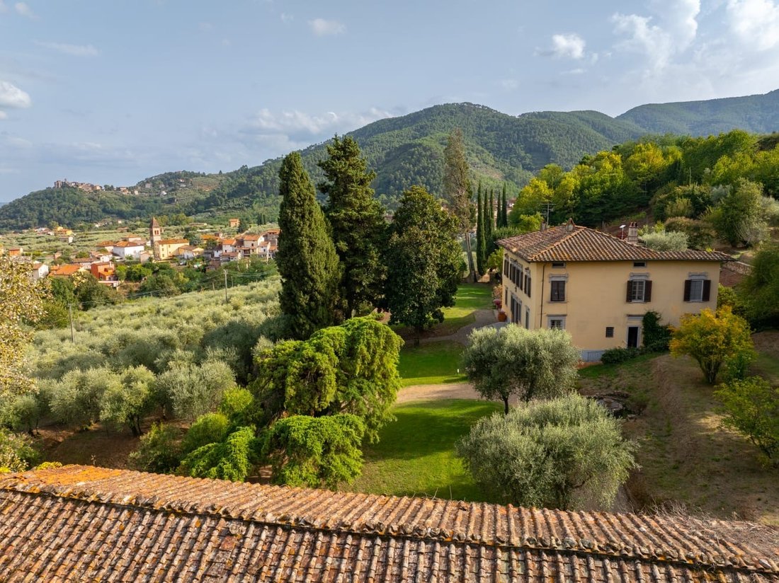 Villa in Historic Center, Lucca, Tuscany 4 - 17556403