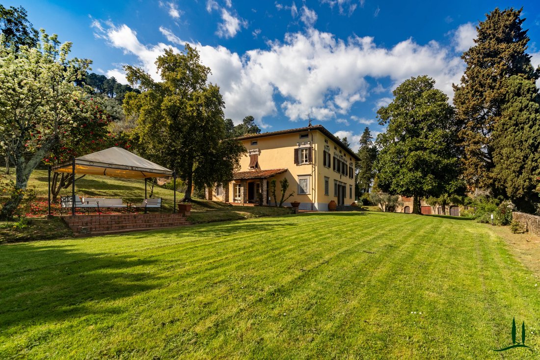 Villa in Historic Center, Lucca, Tuscany 5 - 17556403