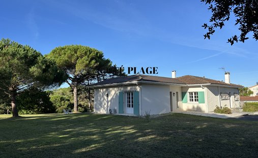 House in Saint-Palais-sur-Mer, Nouvelle-Aquitaine, France 1