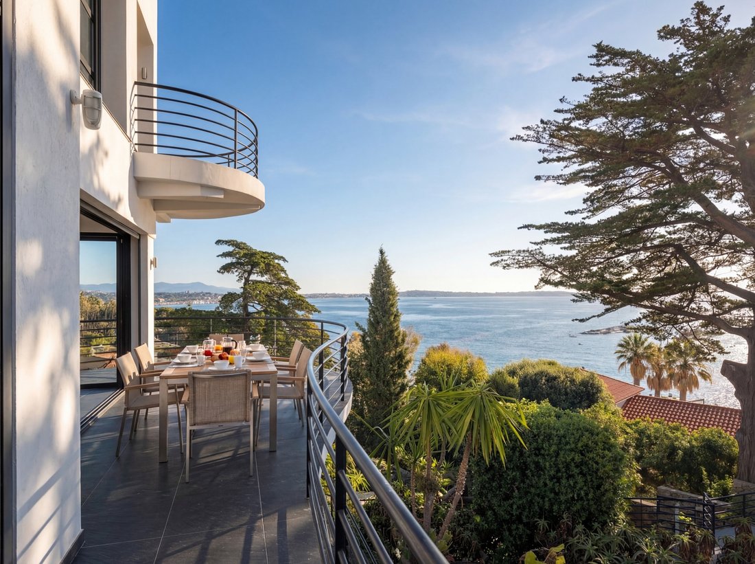 House in Saint Nicolas, Cannes, France 3 - 17559456