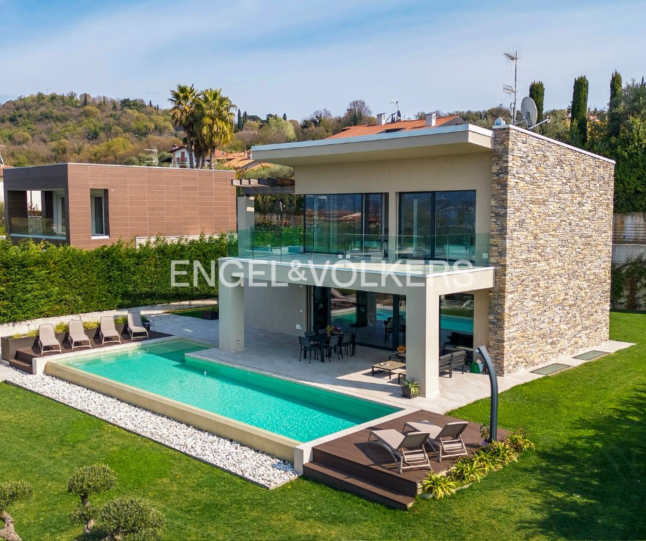 Villa in Manerba del Garda, Lombardy, Italy 1 - 17556742